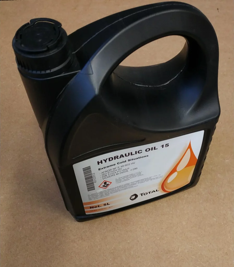 HUILE FREIN ISO VG15 BIDON 5L JCB REF 4002/0503D